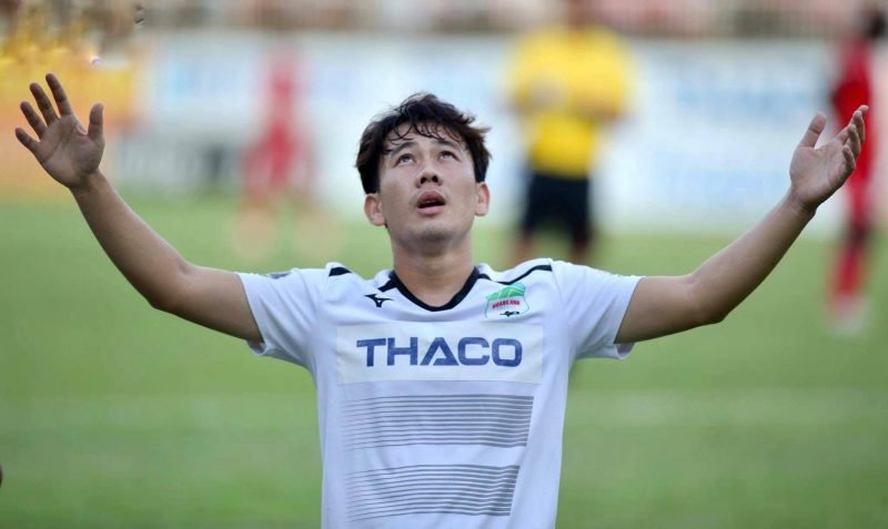 Cầu thủ Minh Vương giành danh hiệu cầu thủ xuất sắc nhất V-League năm 2014. Cầu thủ Minh Vương giành danh hiệu cầu thủ xuất sắc nhất V-League năm 2014.